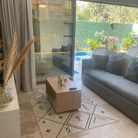 Apartment Cozy W/swim-up Pool *