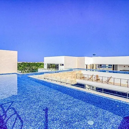 Magnificent With Dreamy Pool Apartment