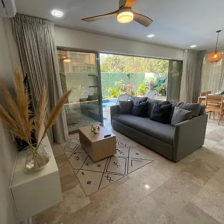 Cozy W/swim-up Pool *