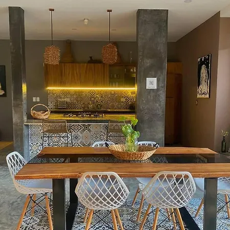 New Jungle 10-12ppl-private Pool And Grill