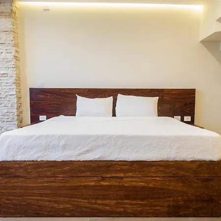 Penthouse With Private Pool Moots 302 Apartment