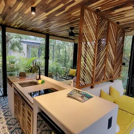 Cubo Invisible En La Selva Aparthotel