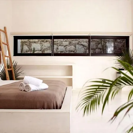 8 Bedrooms In Villa *