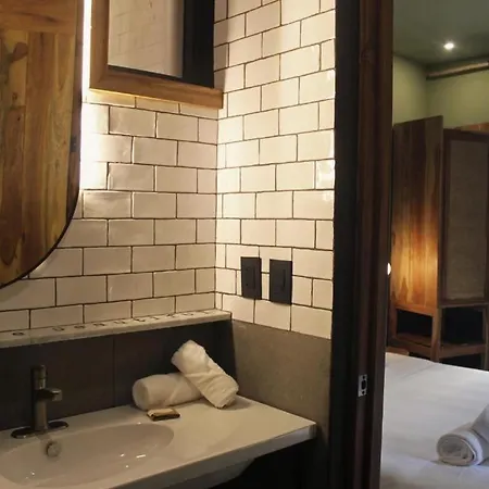 Bed & Breakfast Loba Male Only 4*