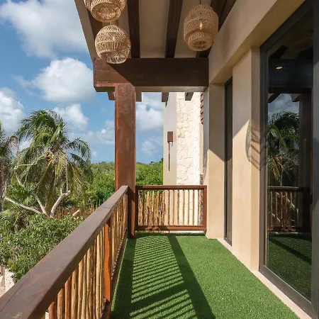 Villa Tulumar Beachfront Luxury Villa- Full Service *