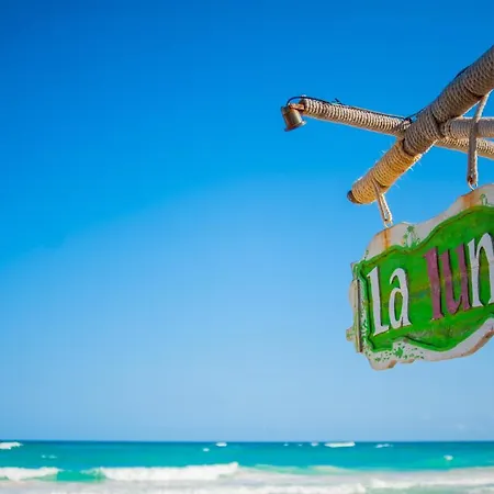 La Luna By Lockey Hotel *