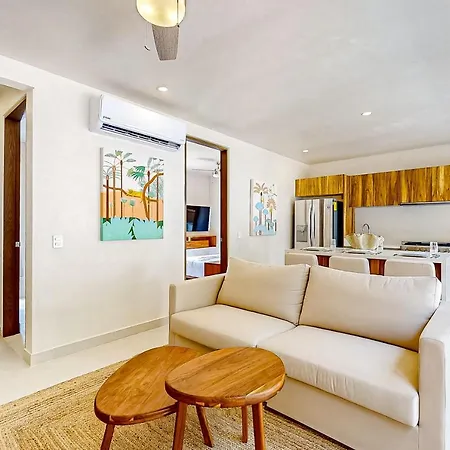 2-Story Apt With Private Pool, Balcony, Patio, Outdoor Dining Area, Gym, W/D, Ac *