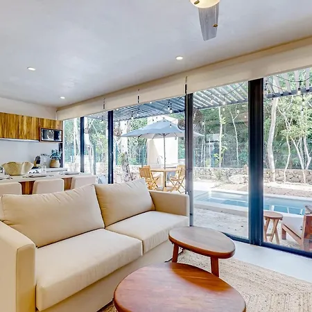 2-Story Apt With Private Pool, Balcony, Patio, Outdoor Dining Area, Gym, W/D, Ac *