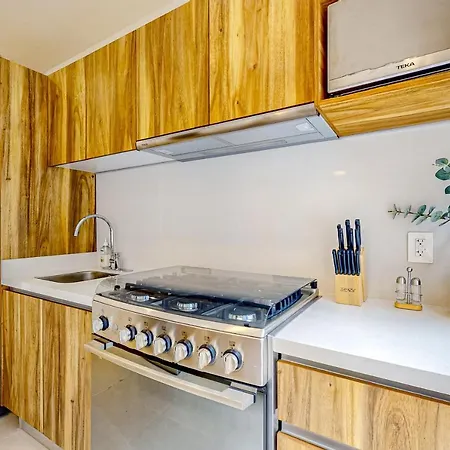 2-Story Apt With Private Pool, Balcony, Patio, Outdoor Dining Area, Gym, W/D, Ac Holiday home
