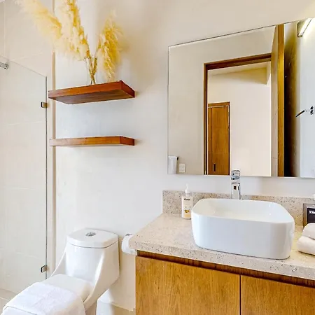 2-Story Apt With Private Pool, Balcony, Patio, Outdoor Dining Area, Gym, W/D, Ac