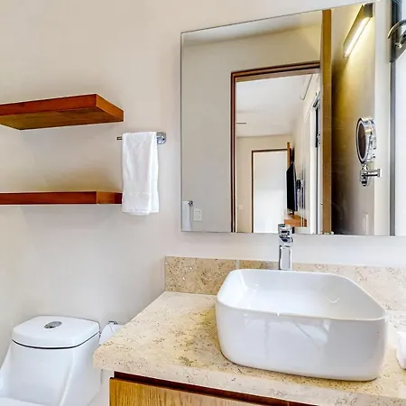 2-Story Apt With Private Pool, Balcony, Patio, Outdoor Dining Area, Gym, W/D, Ac Holiday home
