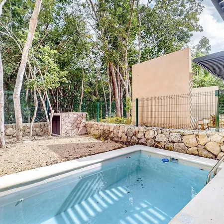 Holiday home 2-Story Apt With Private Pool, Balcony, Patio, Outdoor Dining Area, Gym, W/D, Ac *