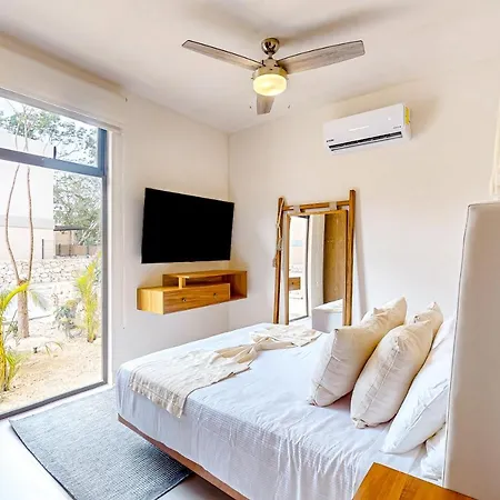 2-Story Apt With Private Pool, Balcony, Patio, Outdoor Dining Area, Gym, W/D, Ac