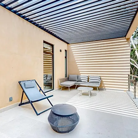 Holiday home 2-Story Apt With Private Pool, Balcony, Patio, Outdoor Dining Area, Gym, W/D, Ac *