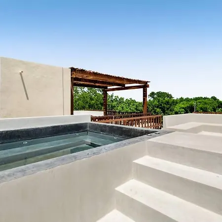 La Selva Minutes From Villa *