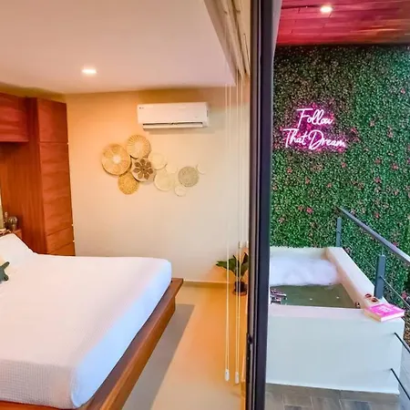 Apartment Frida's Artsy With Own Mural, Outdoor Tub & Rooftop Pool