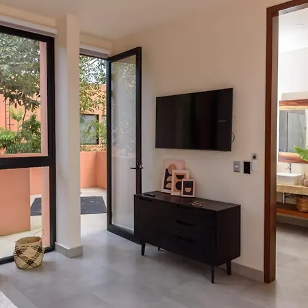 Privada En Cerrada Con Piscina Y Gym. Hotel