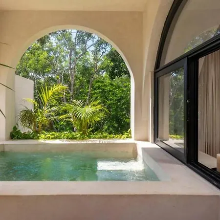 Private Pool.near Beach/town. Amazing Rooftop Pool *