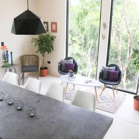 Apartment New Luxury Condo.close To Town. Pool.60 Mb Fiber. *