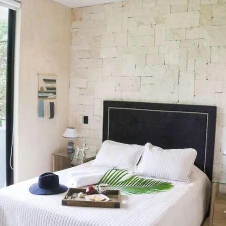 Apartment New Luxury Condo.close To Town. Pool.60 Mb Fiber. *