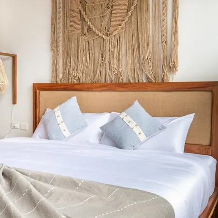 Walking Distance Your Seaside Getaway *