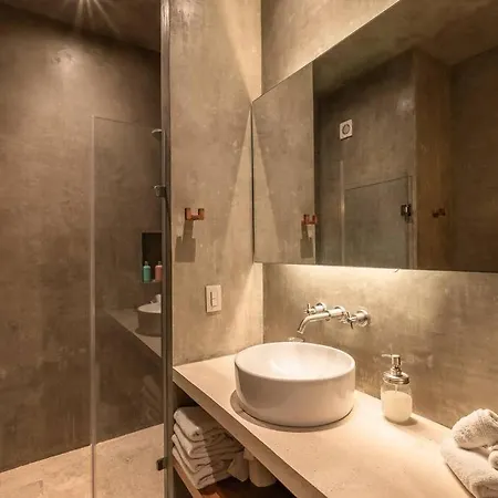 Loft Near Apartment *