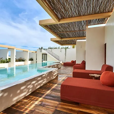 Luxe Studio In La Veleta With Private Balcony, Rooftop Pool, Outdoor Seating & Lounge Apartment *