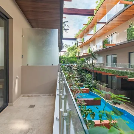 Menesse Oasis: Chic And Serene Getaway Apartment