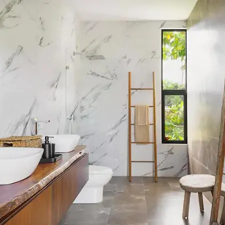 Angelina/ 5 Br/ Secured House/ Beach Access! Tulum