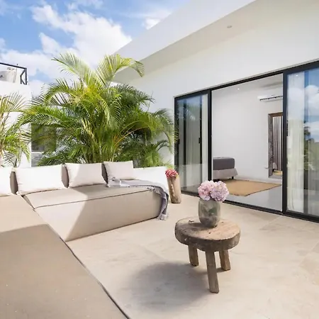 Angelina/ 5 Br/ Secured House/ Beach Access!