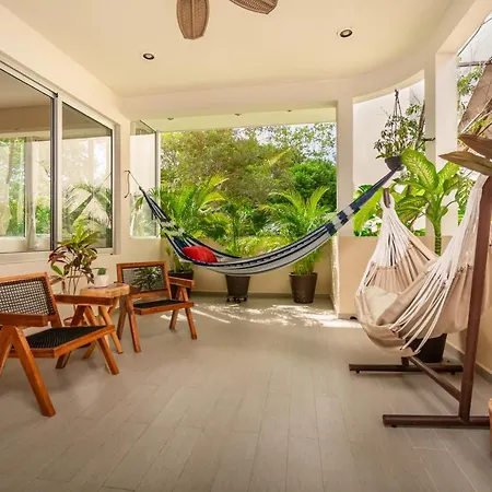 Villa Casa Hibiscus - Tropical Serenity Meets Modern Comfort In *