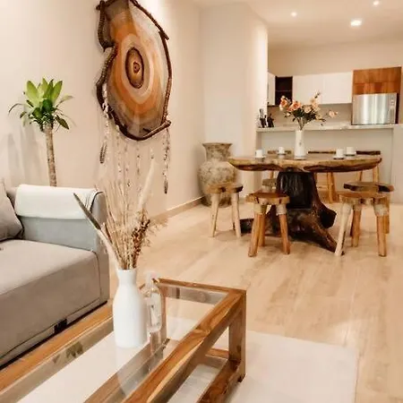 Apartment 2 Bedroom W/amazing Rooftop & Jungle Views *