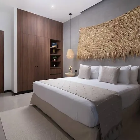 Casa Colette Six Bdrm & Daily Housekeeping Apartment