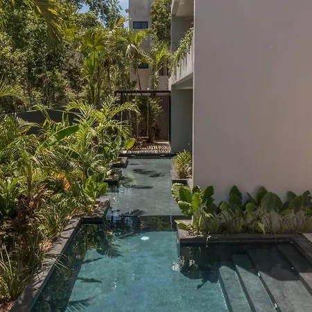 Casa Colette Six Bdrm & Daily Housekeeping Apartment *
