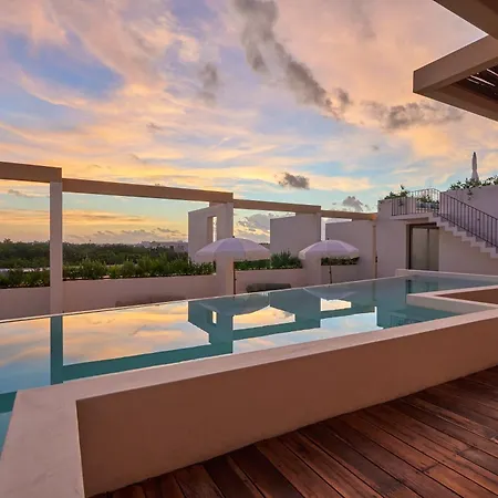 Luxe Studio In La Veleta With Private Balcony, Rooftop Pool, Outdoor Seating & Lounge Tulum