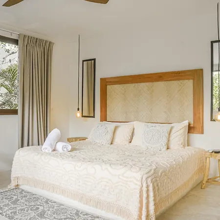 *entire Private Villa* Casa Flores *