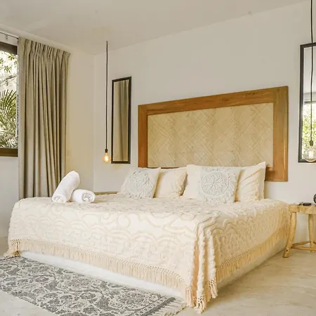 *entire Private Villa* Casa Flores Villa *