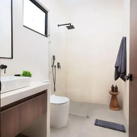 Apartment Casa Colette Six Bdrm & Daily Housekeeping *