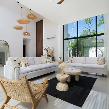 Casa Colette Six Bdrm & Daily Housekeeping Apartment