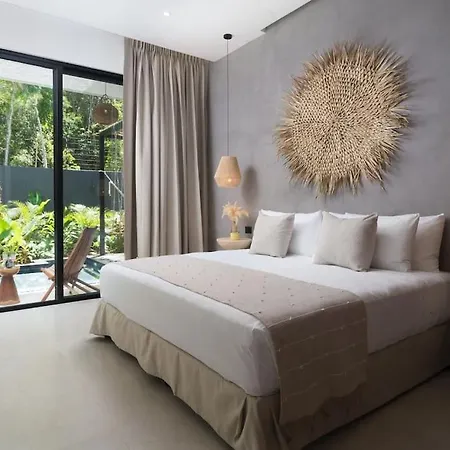 Casa Colette Six Bdrm & Daily Housekeeping * Tulum