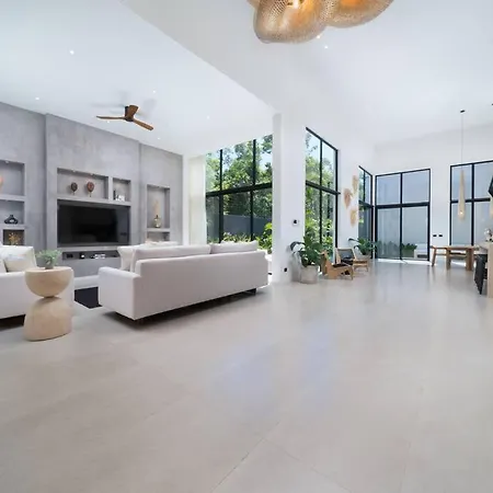 Casa Colette Six Bdrm & Daily Housekeeping *