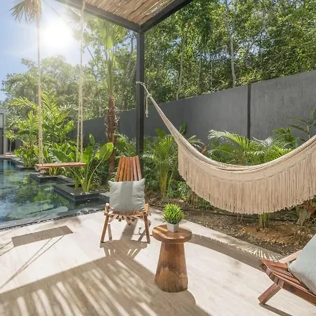 Casa Colette Six Bdrm & Daily Housekeeping * Tulum