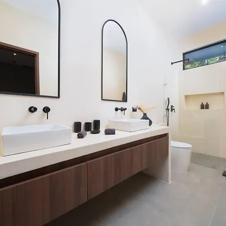 Casa Colette Six Bdrm & Daily Housekeeping * Tulum