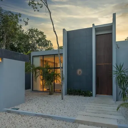 Casa Colette Six Bdrm & Daily Housekeeping Apartment Tulum