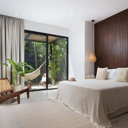 Casa Colette Six Bdrm & Daily Housekeeping Apartment *