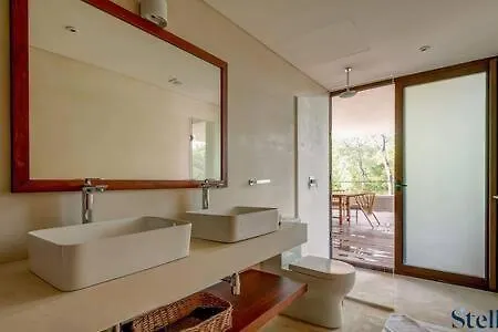 New Tropical Vibe Huge Private Terrace Amenities Holiday home