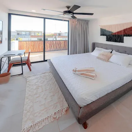 Apartment Modern 3br Penthouse W/rooftop Pool *