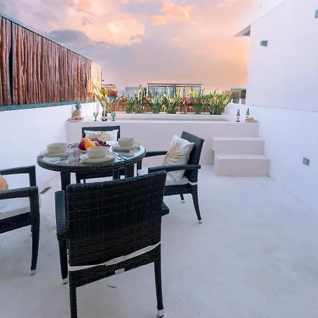 Modern 3br Penthouse W/rooftop Pool *
