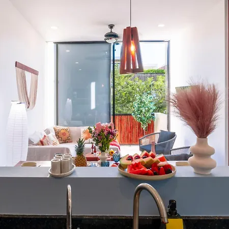 Modern 3br Penthouse W/rooftop Pool Apartment