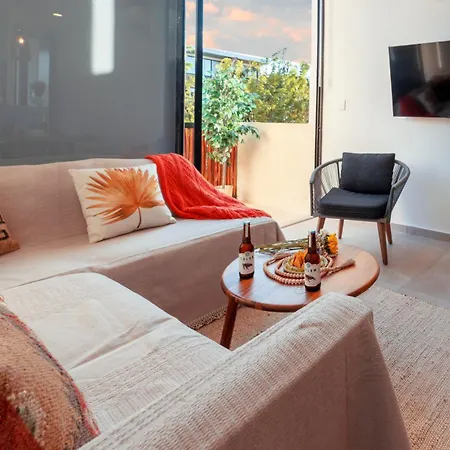 Modern 3br Penthouse W/rooftop Pool Apartment